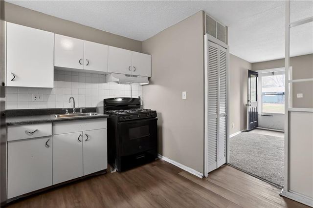 7815 E 51st Street, Kansas City, MO 64129