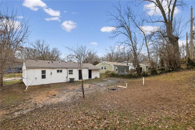 7815 E 51st Street, Kansas City, MO 64129