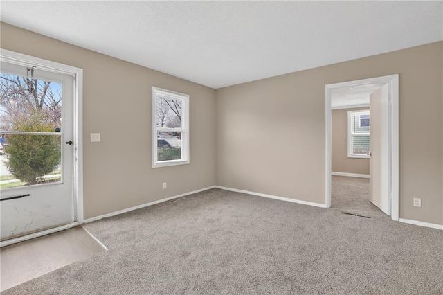 7815 E 51st Street, Kansas City, MO 64129