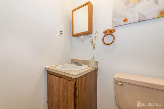 21 Highview Drive, Woodbridge Proper, NJ 07095
