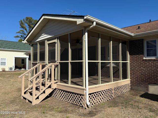 207 Avalon Lane, Greenville, NC 27858