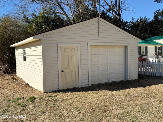 207 Avalon Lane, Greenville, NC 27858