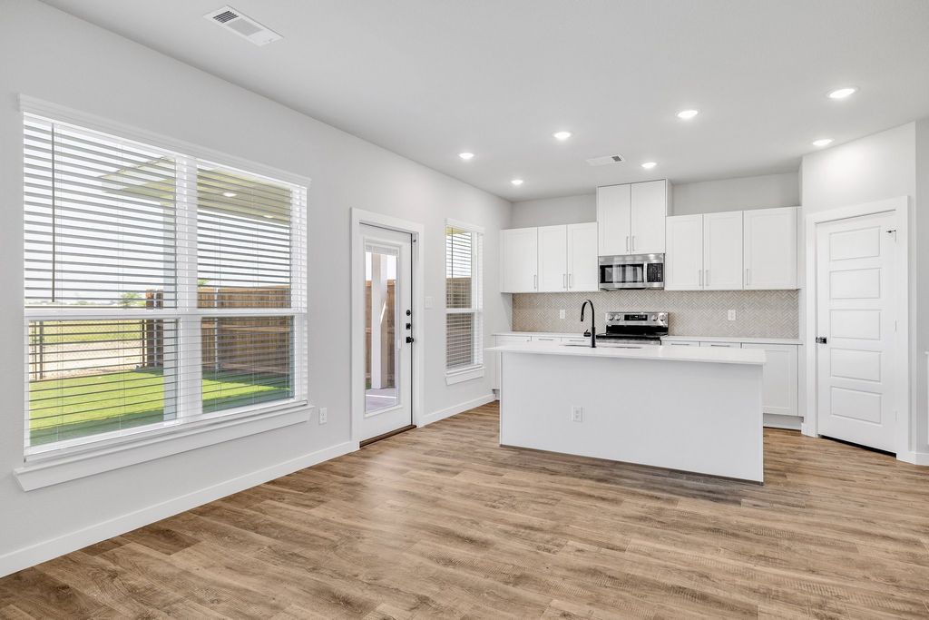 7001 Guilford Court, Midlothian, TX 76065
