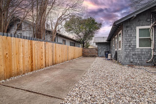 3005 College Avenue C, Fort Worth, TX 76110