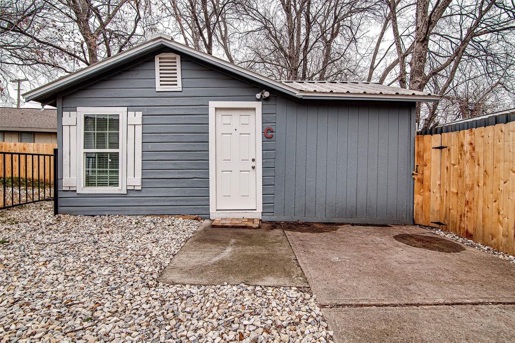 3005 College Avenue C, Fort Worth, TX 76110