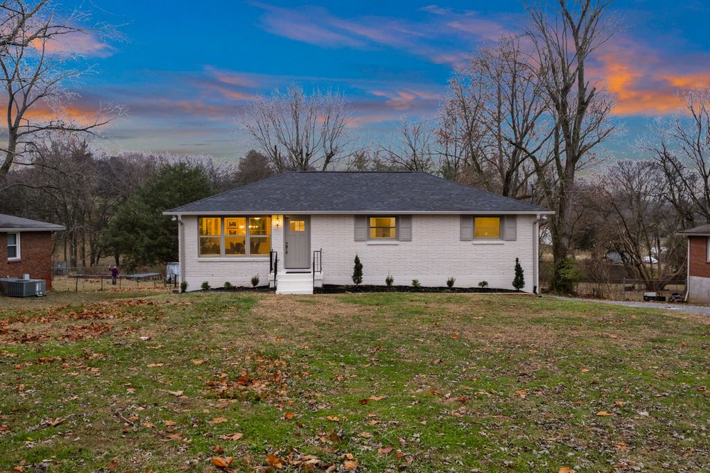 4013 Ridgemont Dr, Nashville, TN 37207