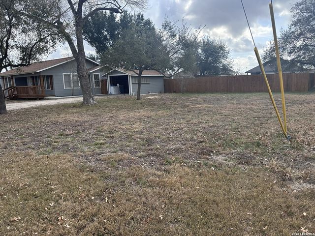 105 E Huebinger, Marion, TX 78124