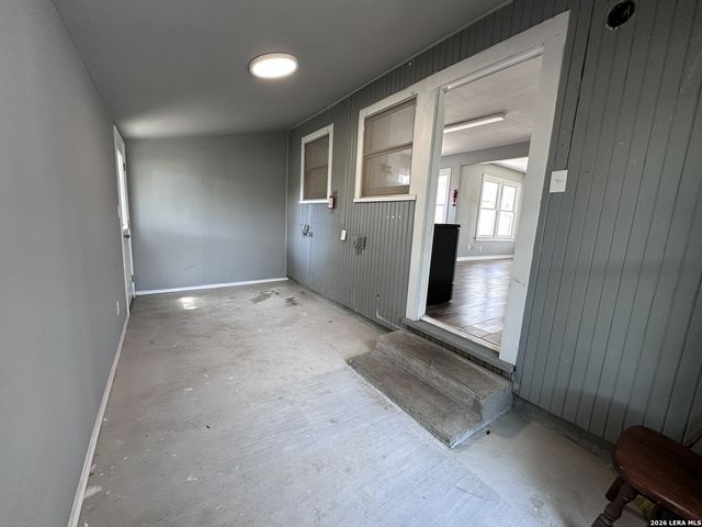 105 E Huebinger, Marion, TX 78124