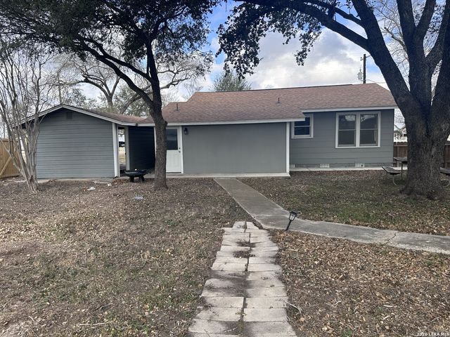 105 E Huebinger, Marion, TX 78124