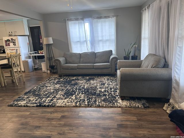 105 E Huebinger, Marion, TX 78124