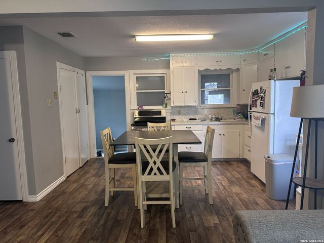 105 E Huebinger, Marion, TX 78124