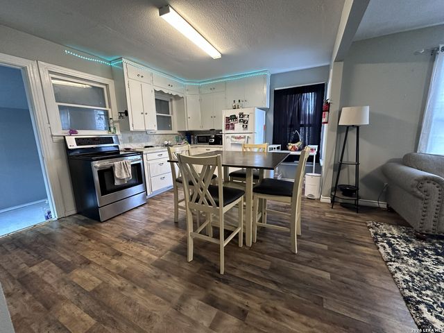 105 E Huebinger, Marion, TX 78124