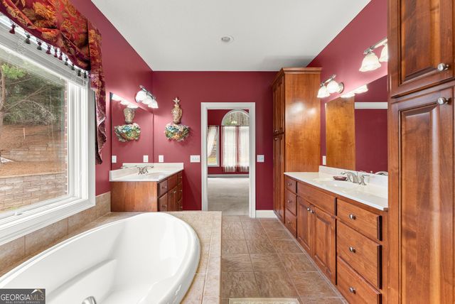 777 Oak Pointe Drive, Cleveland, GA 30528