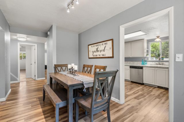 2802 Russell Road, Merlin, OR 97532