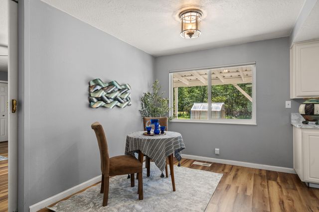 2802 Russell Road, Merlin, OR 97532