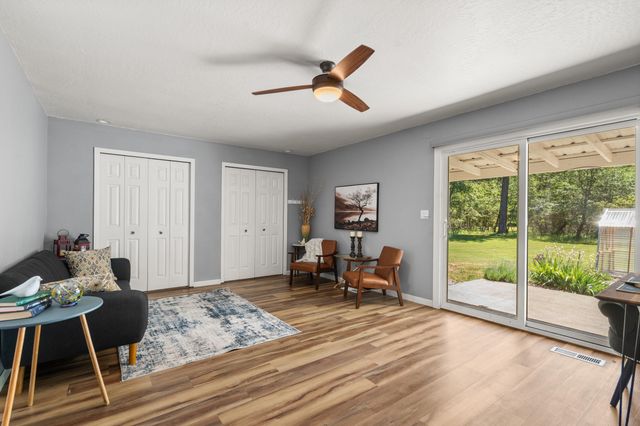 2802 Russell Road, Merlin, OR 97532