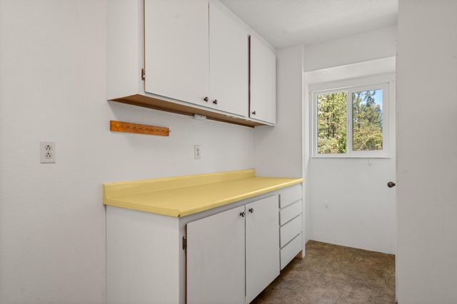 2802 Russell Road, Merlin, OR 97532
