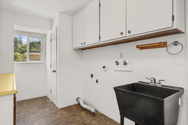 2802 Russell Road, Merlin, OR 97532
