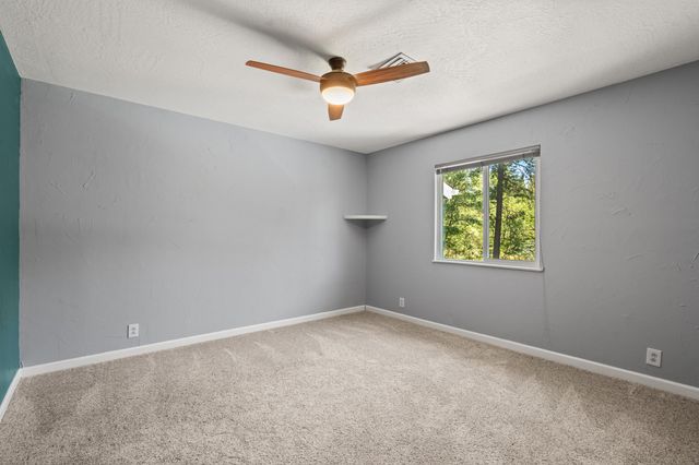 2802 Russell Road, Merlin, OR 97532