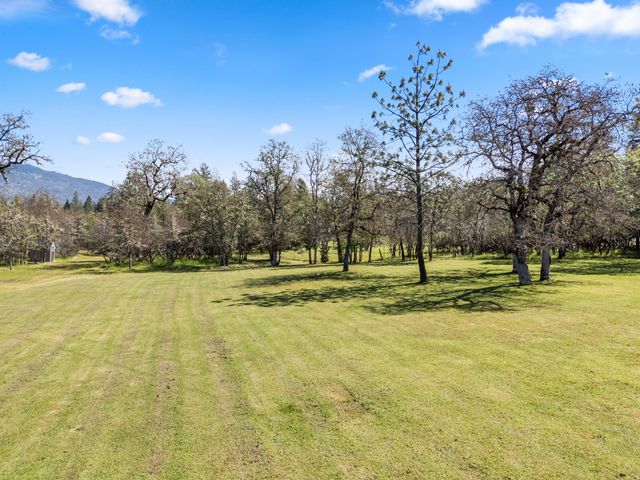 2802 Russell Road, Merlin, OR 97532