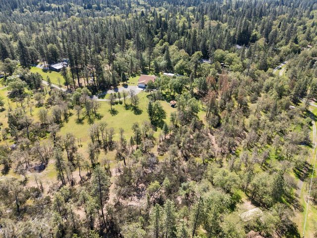 2802 Russell Road, Merlin, OR 97532