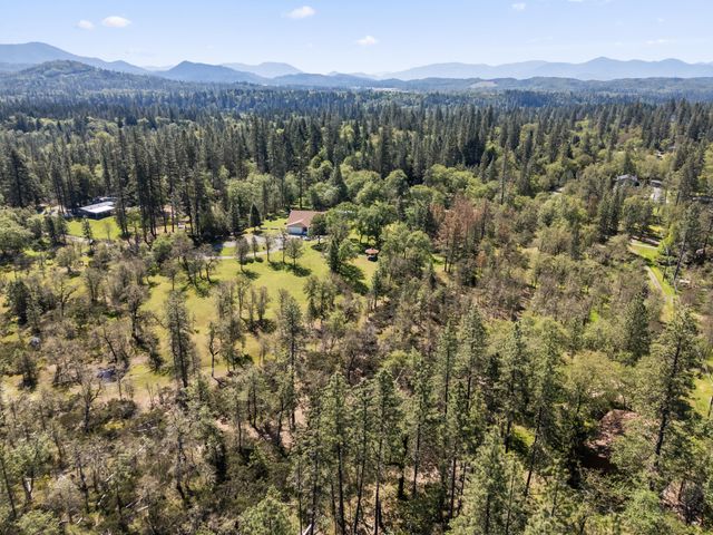 2802 Russell Road, Merlin, OR 97532