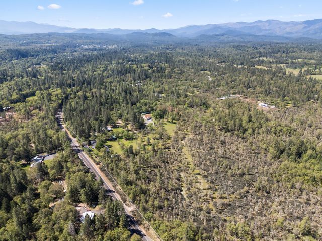 2802 Russell Road, Merlin, OR 97532