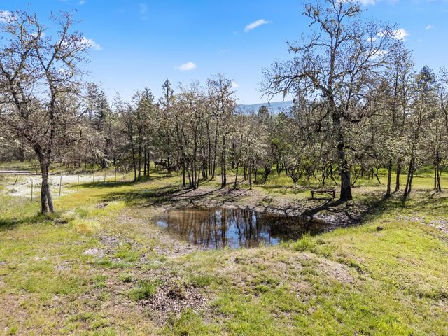 2802 Russell Road, Merlin, OR 97532