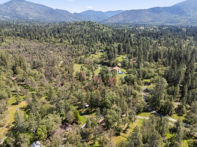 2802 Russell Road, Merlin, OR 97532