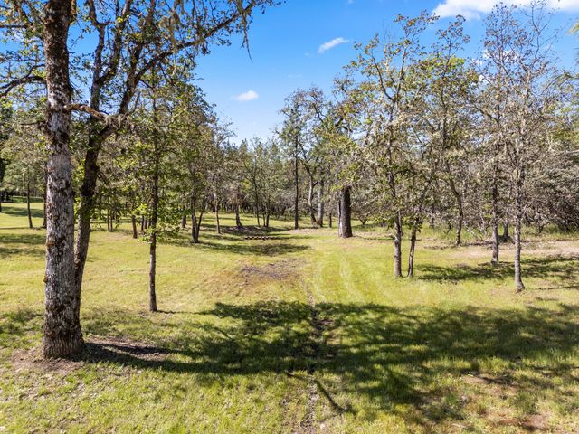 2802 Russell Road, Merlin, OR 97532
