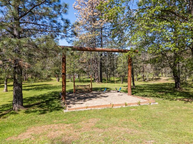 2802 Russell Road, Merlin, OR 97532