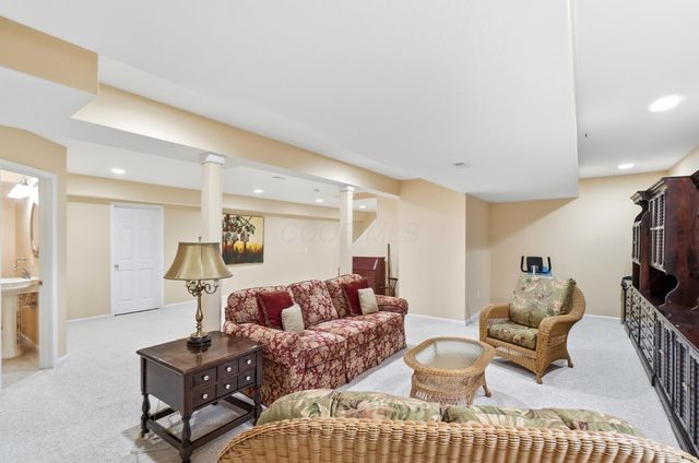 6177 Heritage Lakes Drive, Hilliard, OH 43026