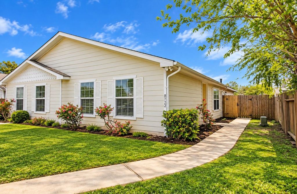 8722 Cherie Grove Circle, Houston, TX 77088