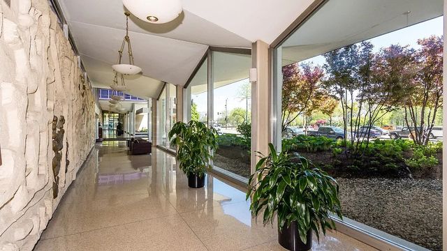 3550 N Lake Shore Drive 301, Chicago, IL 60657