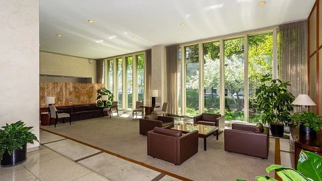 3550 N Lake Shore Drive 301, Chicago, IL 60657