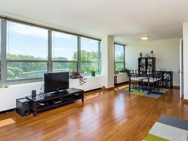 3550 N Lake Shore Drive 301, Chicago, IL 60657