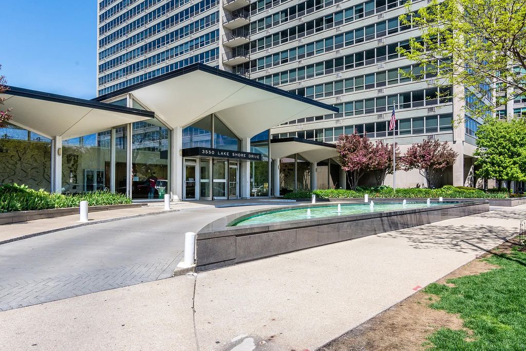 3550 N Lake Shore Drive 301, Chicago, IL 60657