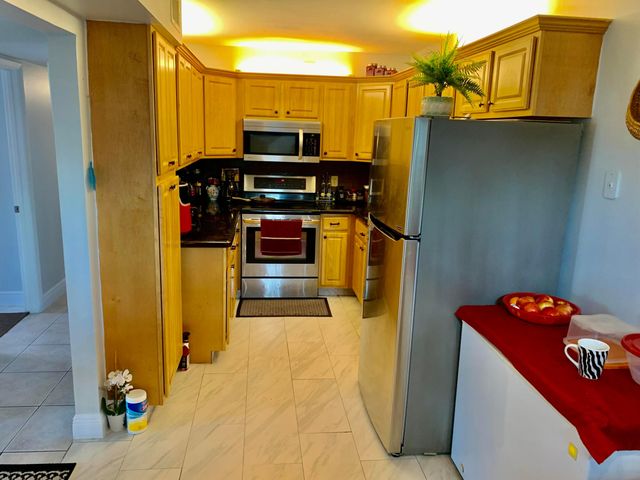 1116 Green Pine Boulevard G1, West Palm Beach, FL 33409