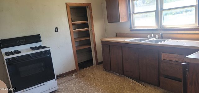 906 Mineral Street, Galena, KS 66739