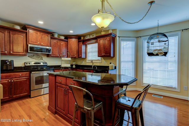 4237 Pleasant Glen Dr, Louisville, KY 40299