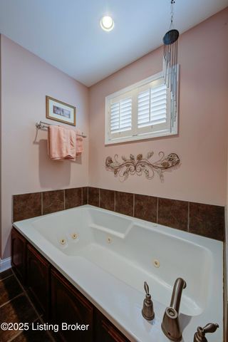 4237 Pleasant Glen Dr, Louisville, KY 40299