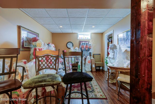 4237 Pleasant Glen Dr, Louisville, KY 40299