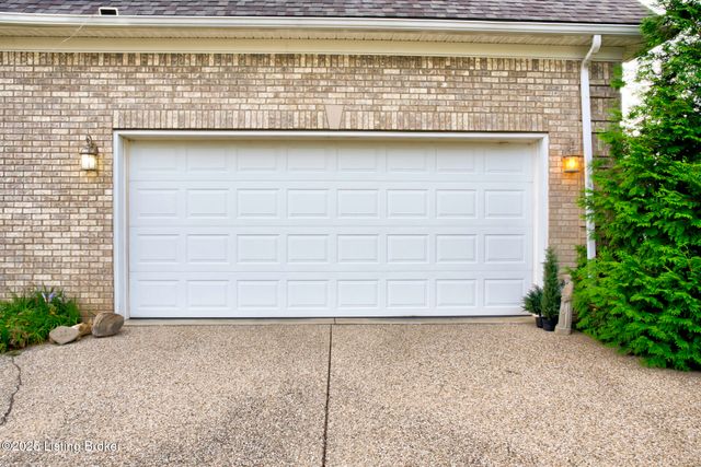 4237 Pleasant Glen Dr, Louisville, KY 40299