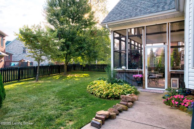 4237 Pleasant Glen Dr, Louisville, KY 40299