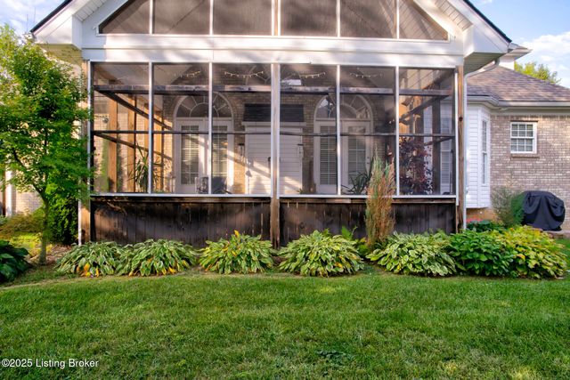 4237 Pleasant Glen Dr, Louisville, KY 40299