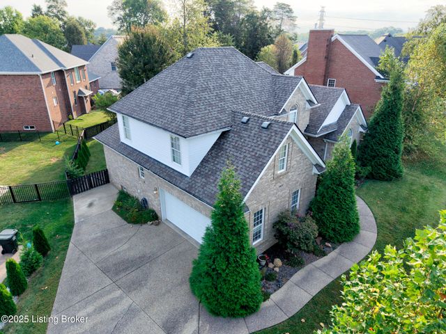4237 Pleasant Glen Dr, Louisville, KY 40299