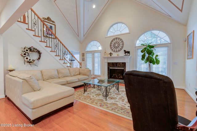 4237 Pleasant Glen Dr, Louisville, KY 40299