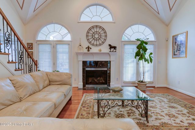 4237 Pleasant Glen Dr, Louisville, KY 40299