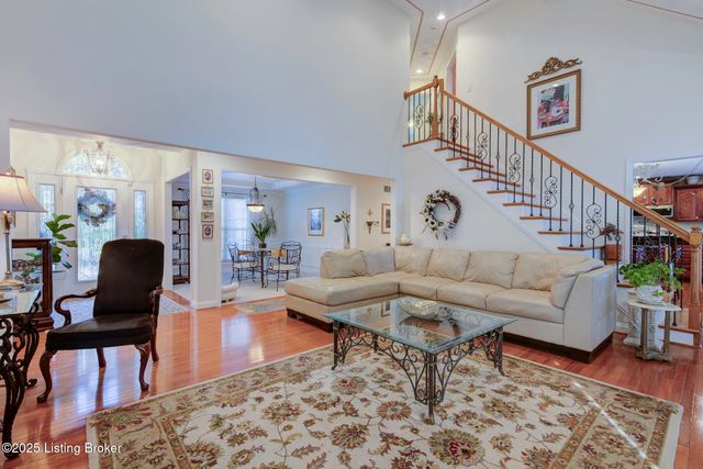 4237 Pleasant Glen Dr, Louisville, KY 40299