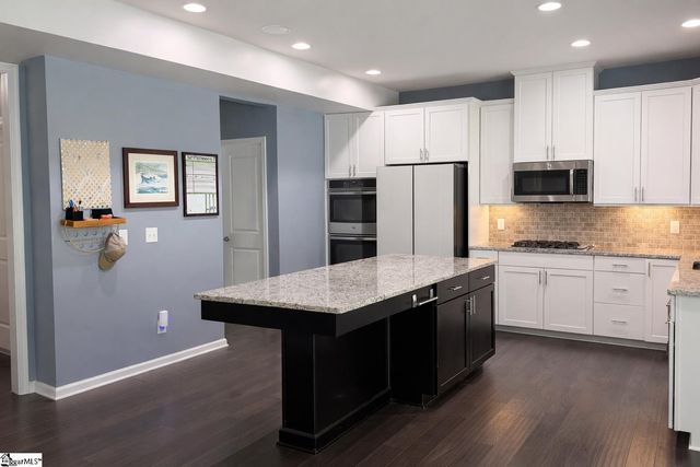 420 Fieldsview Lane, Simpsonville, SC 29681